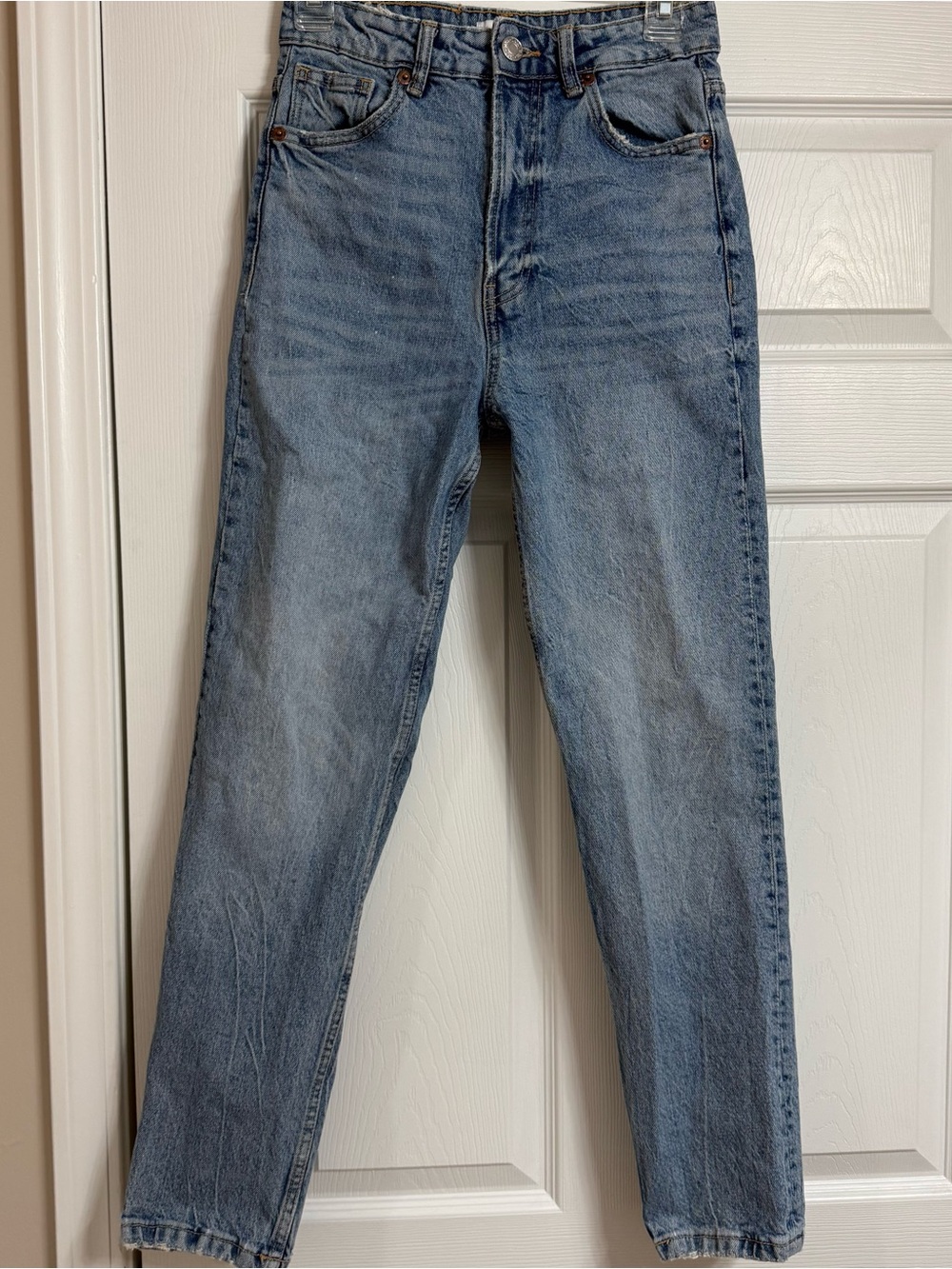 Zara Women’s Light Blue Slim Straight Jeans